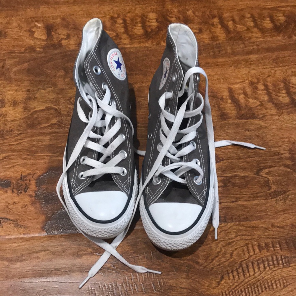 Hightop gray converse all star in great condition!